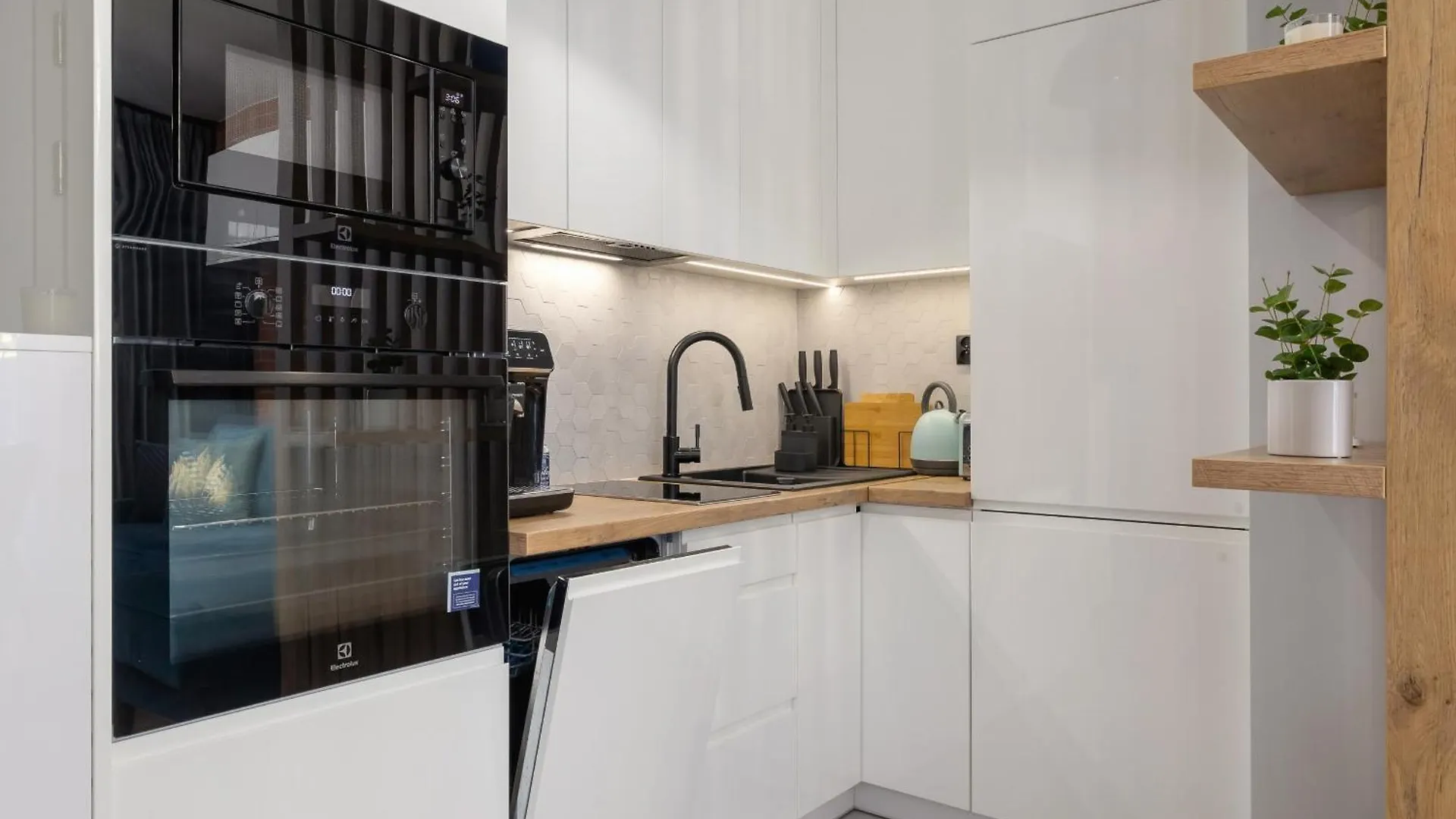Lux Krakow Apartment With Parking & Ac Just 1,5 Km From Main Square By Renters Prestige